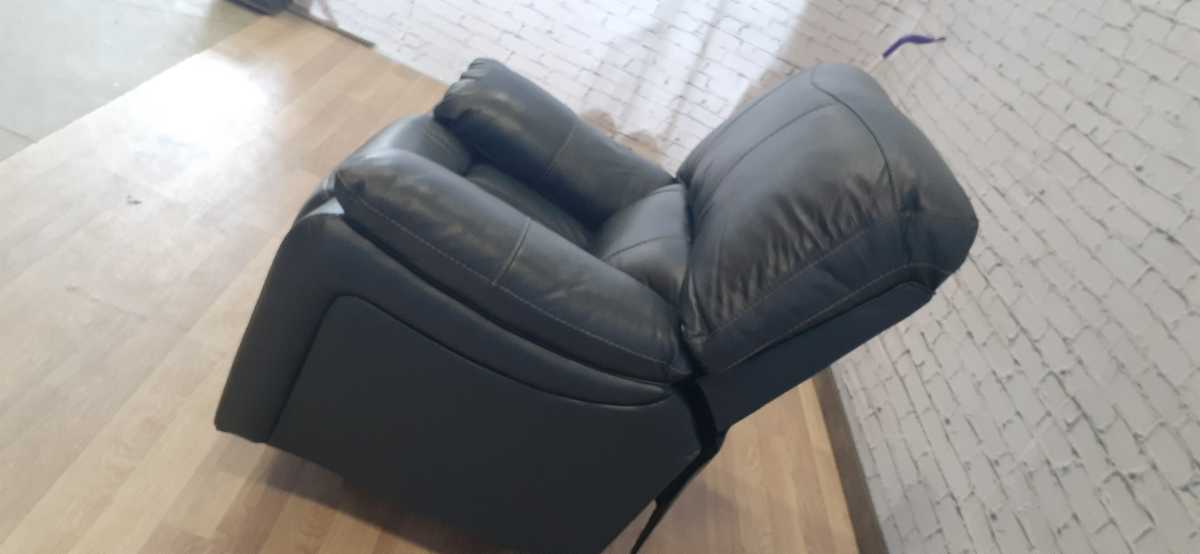 Leesworth Power Recliner - Gallery Image 3