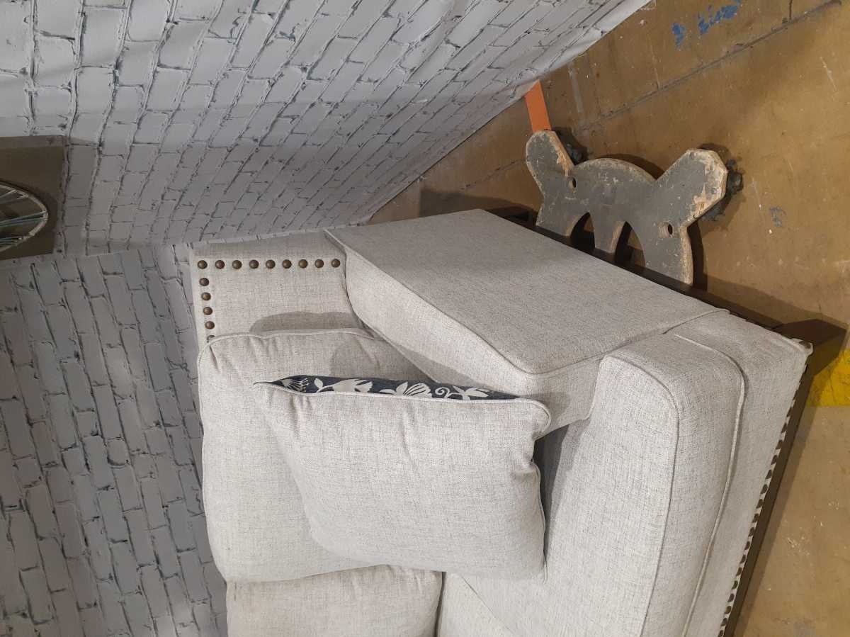 Ballina-Exclusive Loveseat - Gallery Image 8