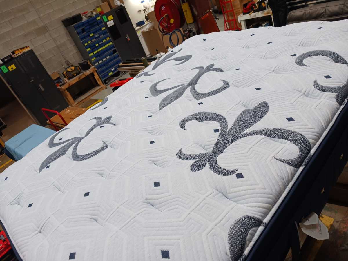 Stearns & Foster® Estate EuroTop Arya 16 inch Mattress - Queen/Firm - Gallery Image 2