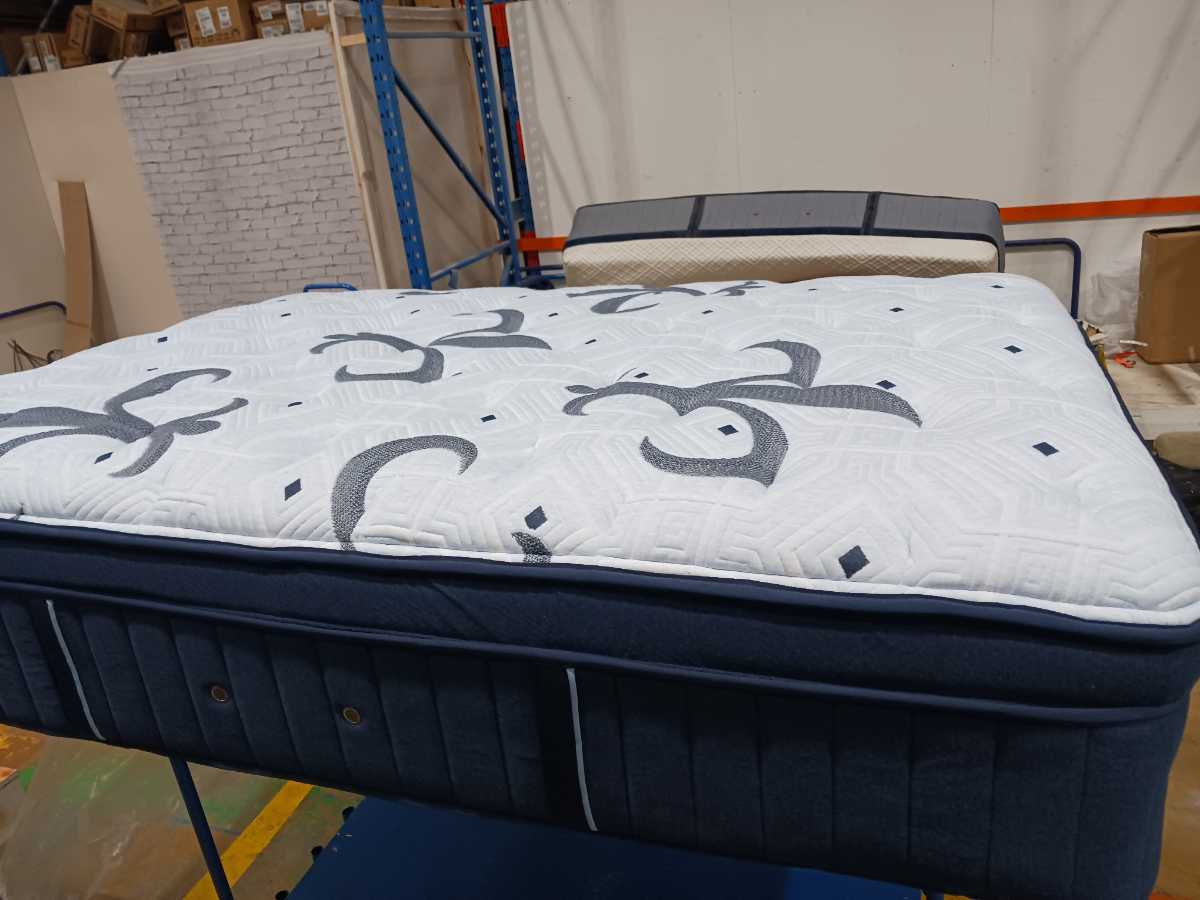 Stearns & Foster® Estate EuroTop Arya 16 inch Mattress - Queen/Firm - Gallery Image 3