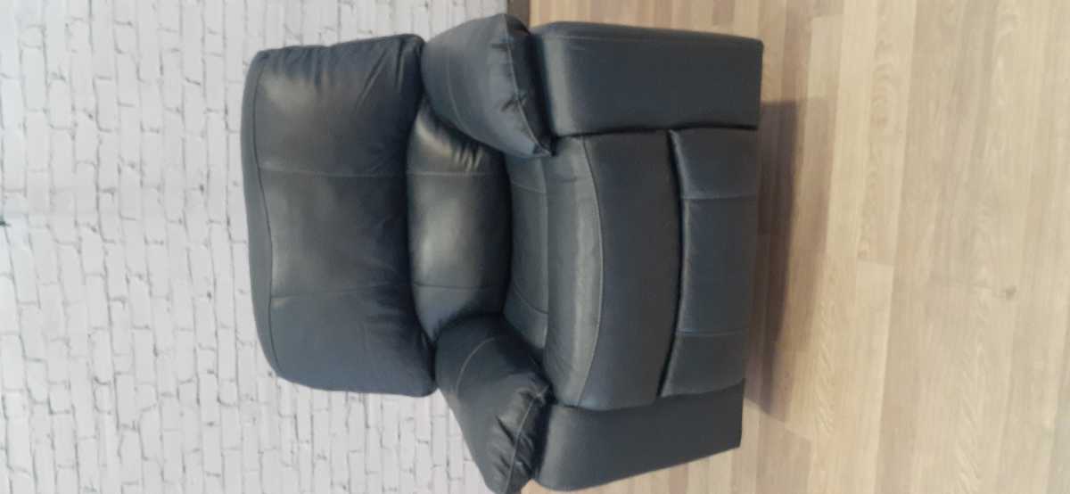 Leesworth Power Recliner - Gallery Image 2
