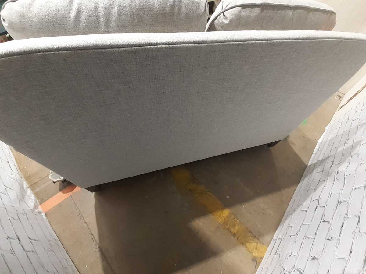 Ballina-Exclusive Loveseat - Gallery Image 7