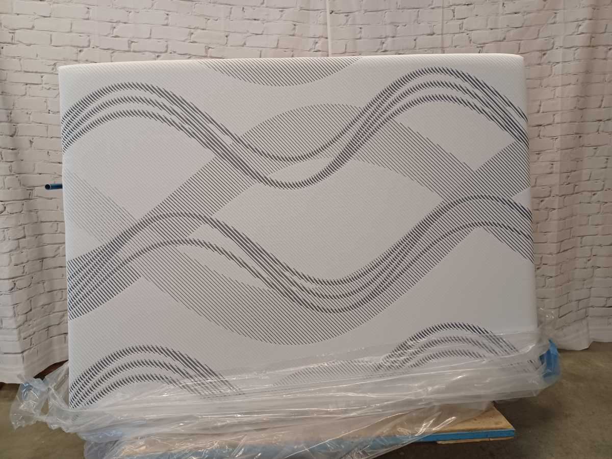 Tempur-Pedic ProSense Medium 12 Inch Mattress - Queen - Gallery Image 4