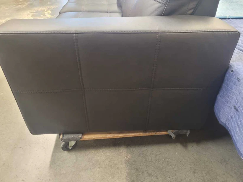 Luigi Sofa - Gallery Image 7