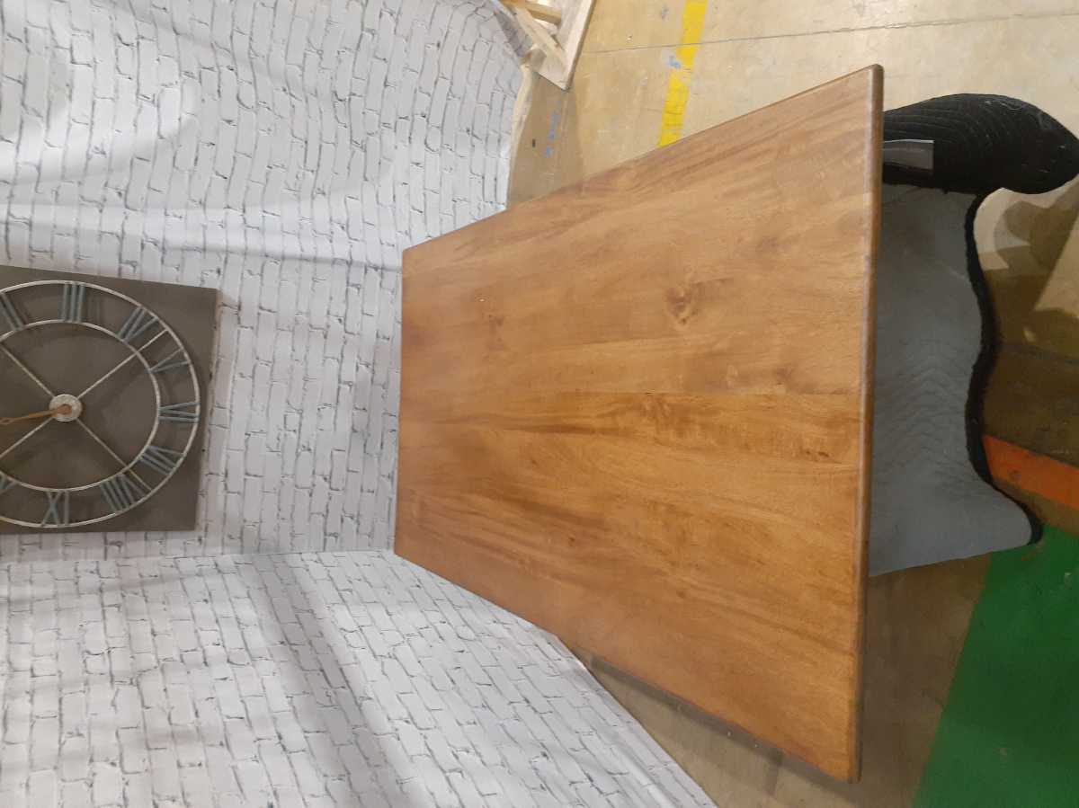 Isanti-Exclusive Dining Table - Gallery Image 8