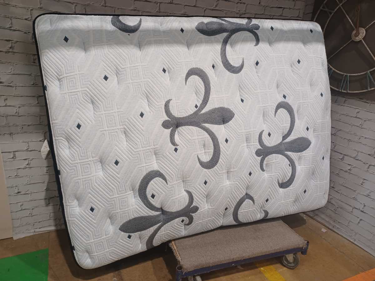 Stearns & Foster® Estate EuroTop Arya 16 inch Mattress - Queen/Firm - Gallery Image 2