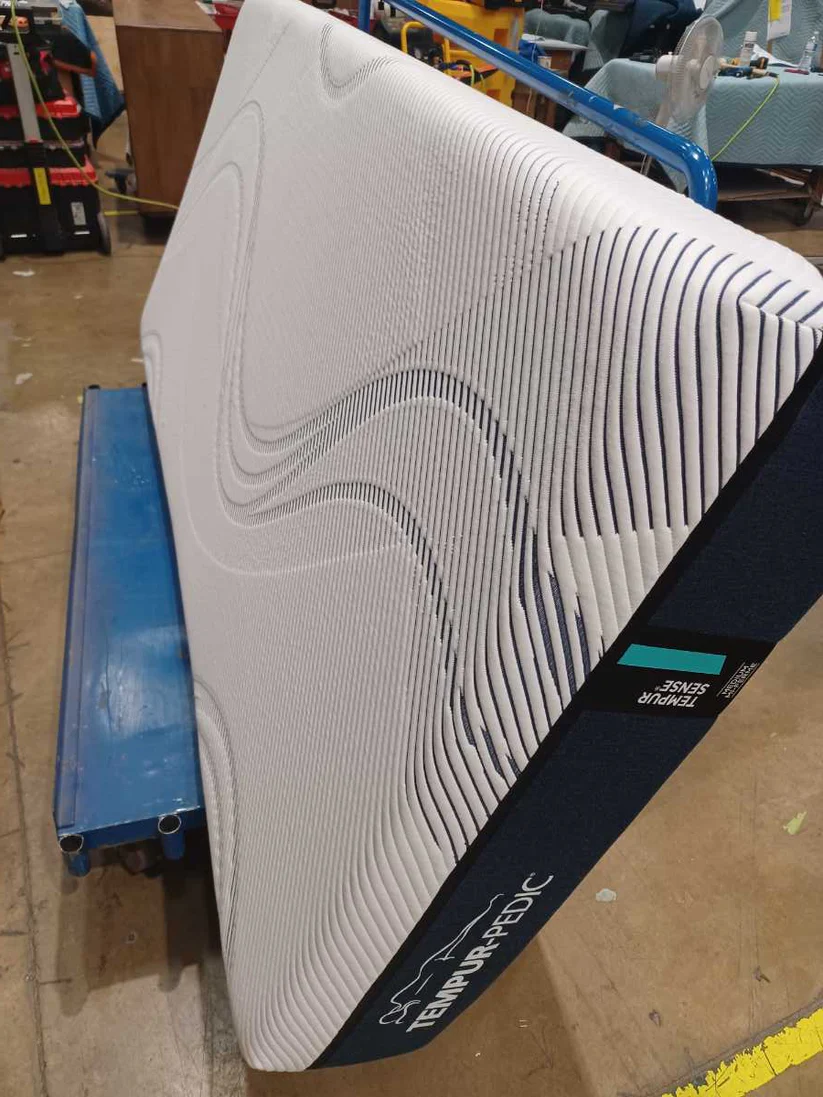 Tempur-Pedic Sense Medium 10 Inch Mattress - Twin XL - Gallery Image 3