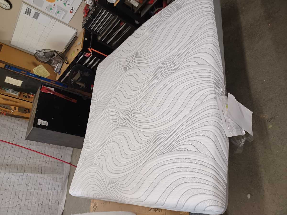 Ashley Sleep Essentials 8 Inch Memory Foam - King - Gallery Image 9