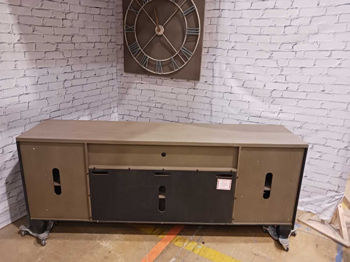 Foyland TV Stand - Gallery Image 9
