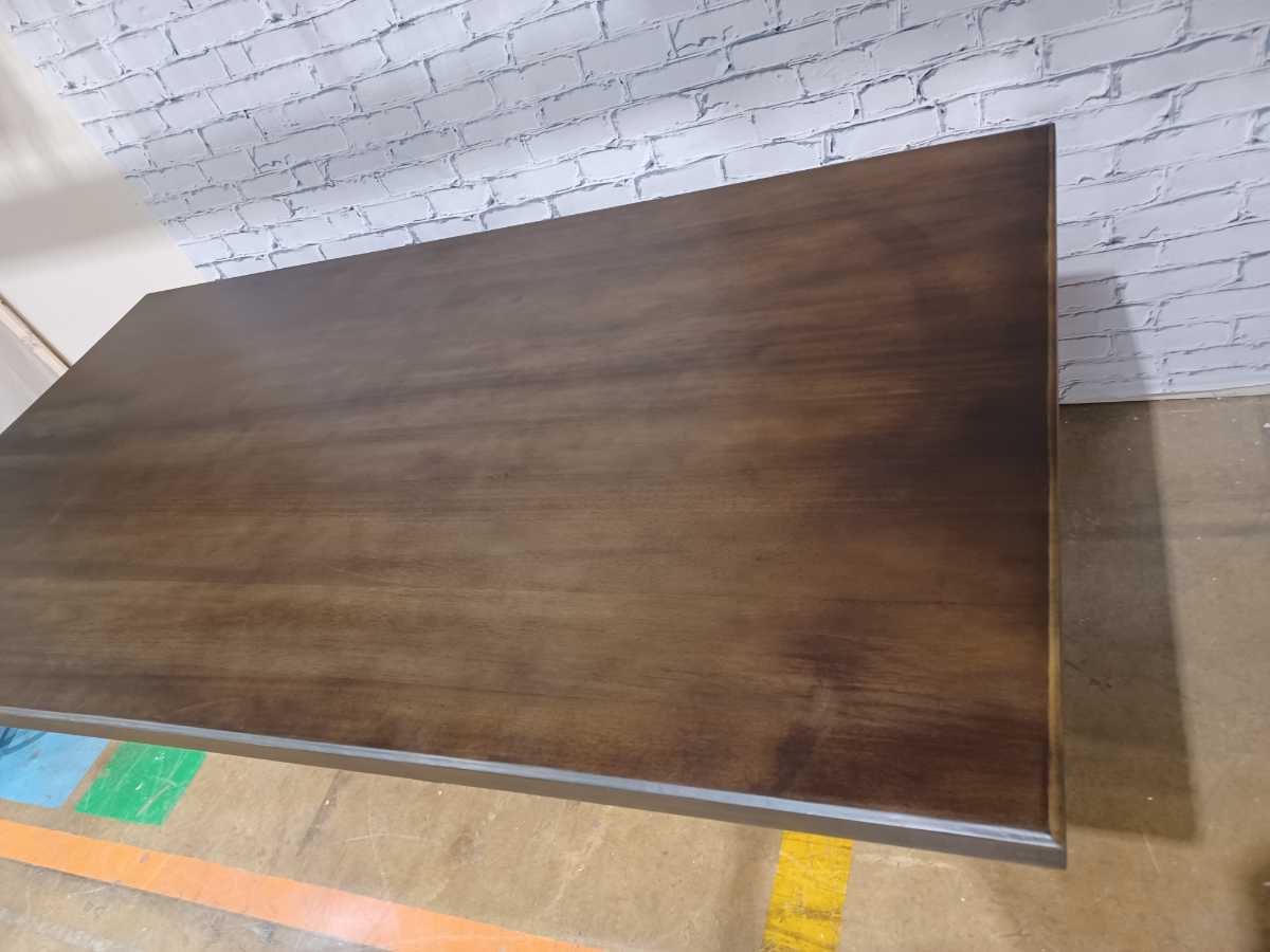 Arkenton-Exclusive Dining Table - Gallery Image 11