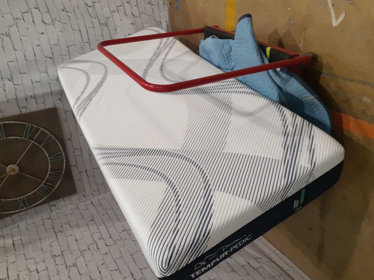 Tempur-Pedic Sense Medium 10 Inch Mattress - Twin XL - Gallery Image 3
