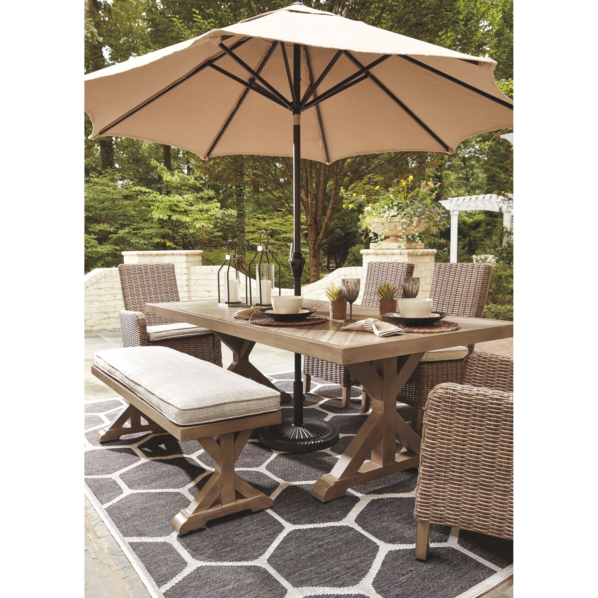 Beachcroft Outdoor Rectangle Dining Table - Gallery Image 4
