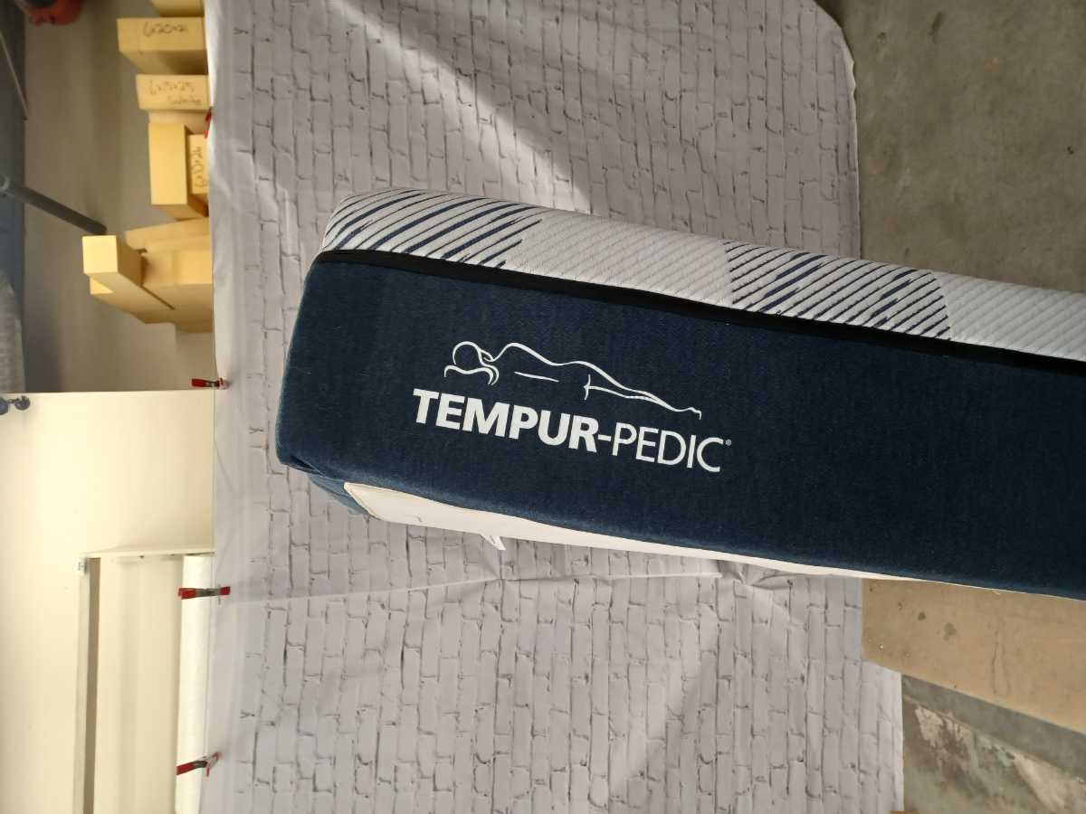 Tempur-Pedic ProSense Medium Hybrid 12 Inch Mattress - Queen - Gallery Image 3