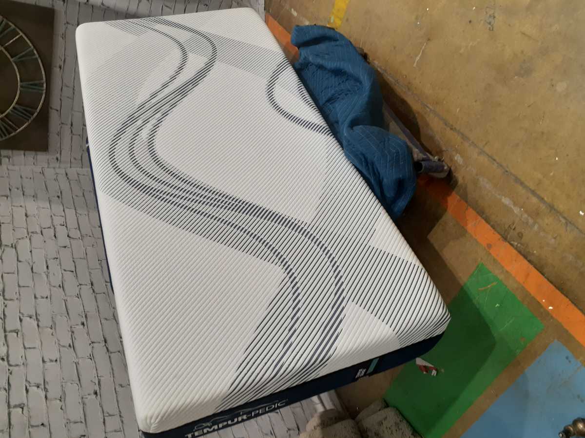 Tempur-Pedic Sense Medium 10 Inch Mattress - Twin XL - Gallery Image 2