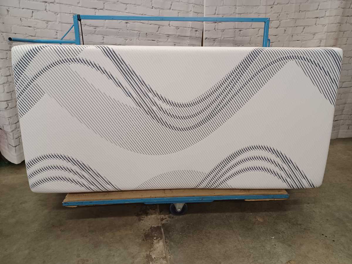 Tempur-Pedic Sense Medium 10 Inch Mattress - Twin XL - Gallery Image 2