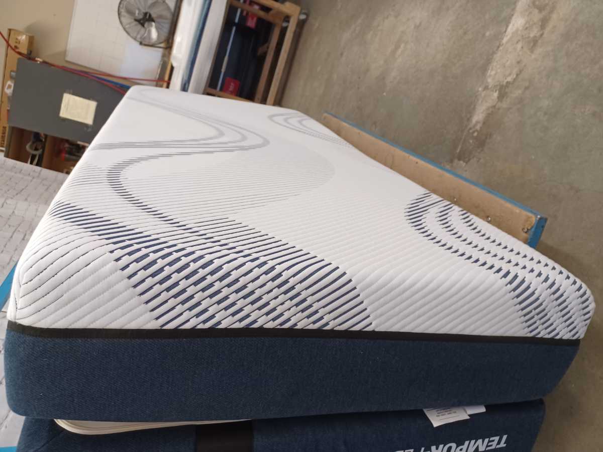 Tempur-Pedic Sense Medium 10 Inch Mattress - Twin XL - Gallery Image 5
