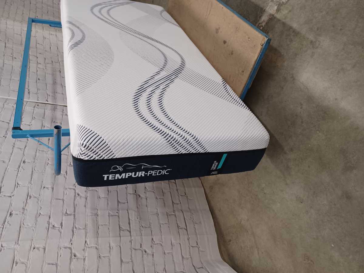 Tempur-Pedic Sense Medium 10 Inch Mattress - Twin XL - Gallery Image 4