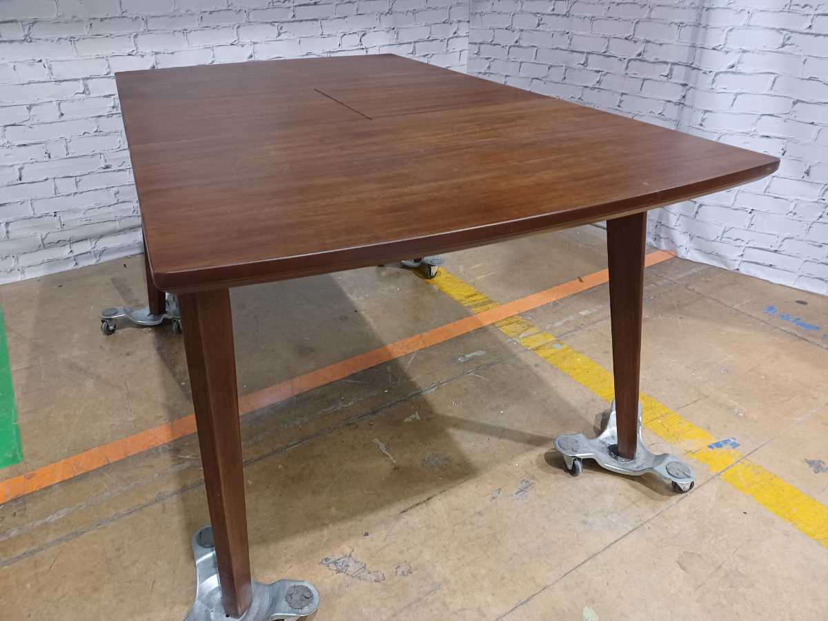 Lyncott Dining Extension Table - Gallery Image 6