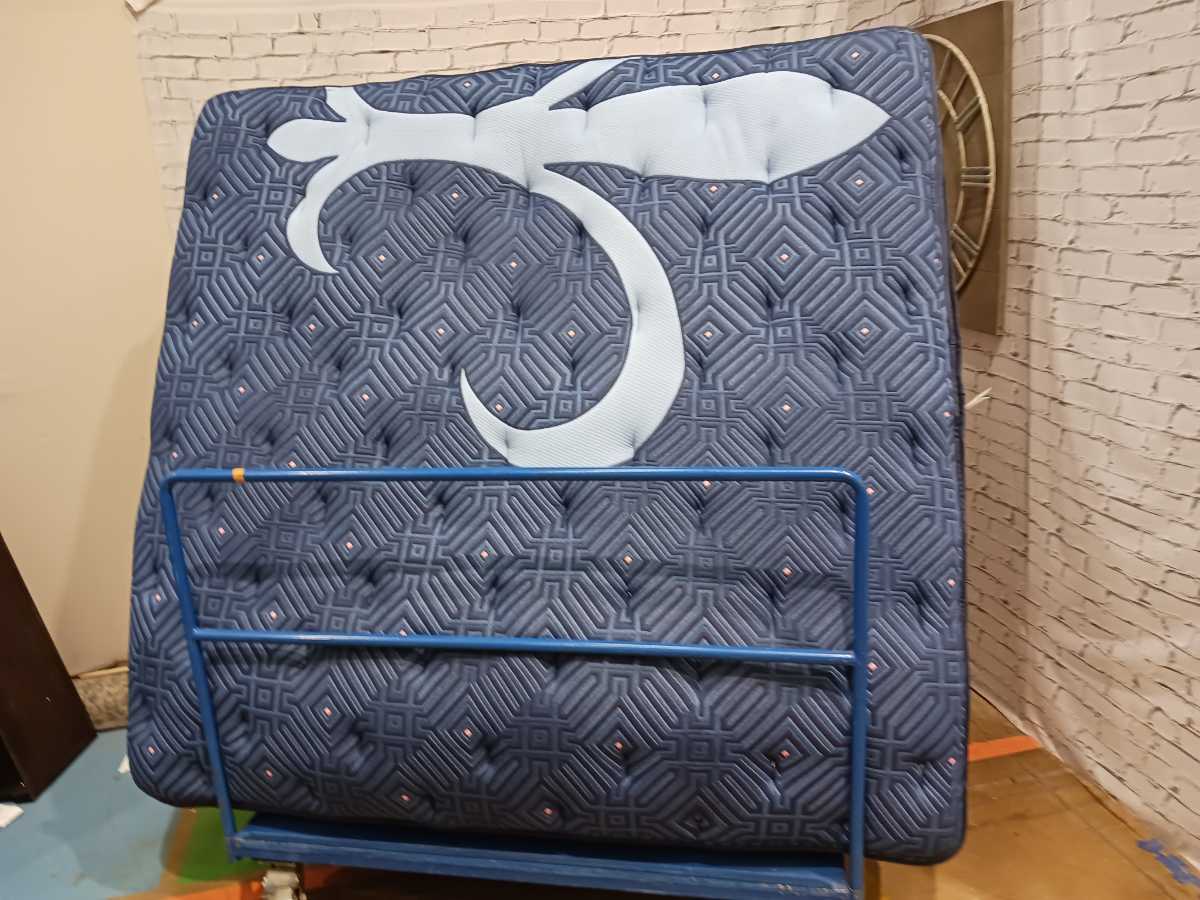Stearns & Foster® Lux Estate EuroPillowTop Elisabeth 17.25 inch Mattress - King - Gallery Image 3