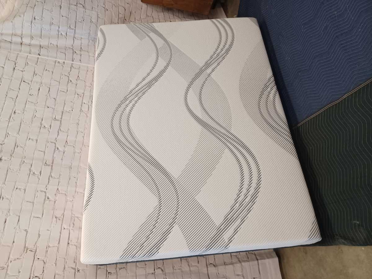 Tempur-Pedic ProSense Medium 12 Inch Mattress - Queen - Gallery Image 4