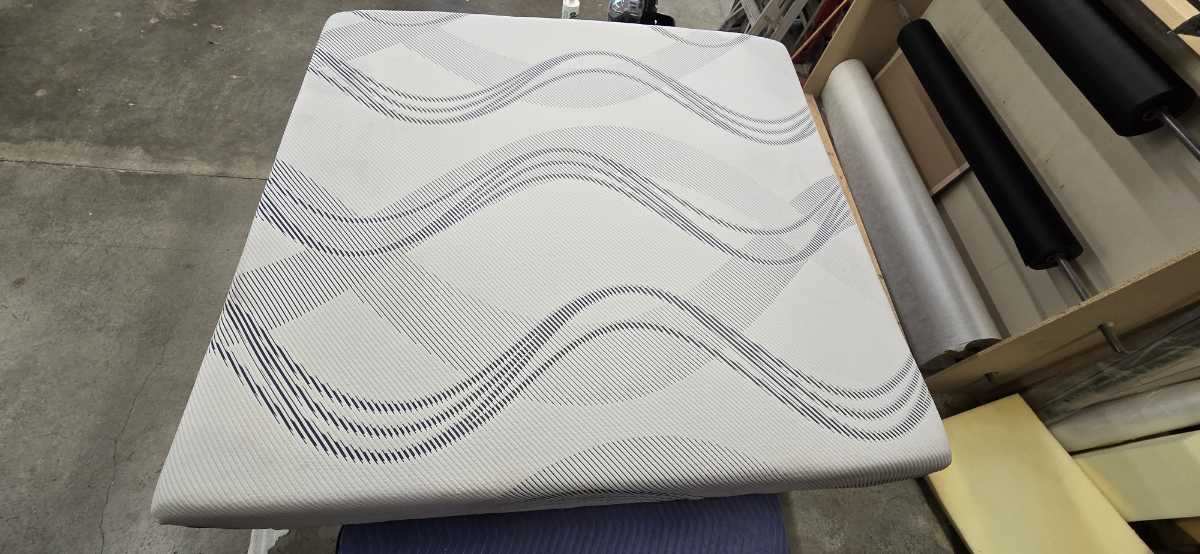 Tempur-Pedic ProSense Medium Hybrid 12 Inch Mattress - King - Gallery Image 2