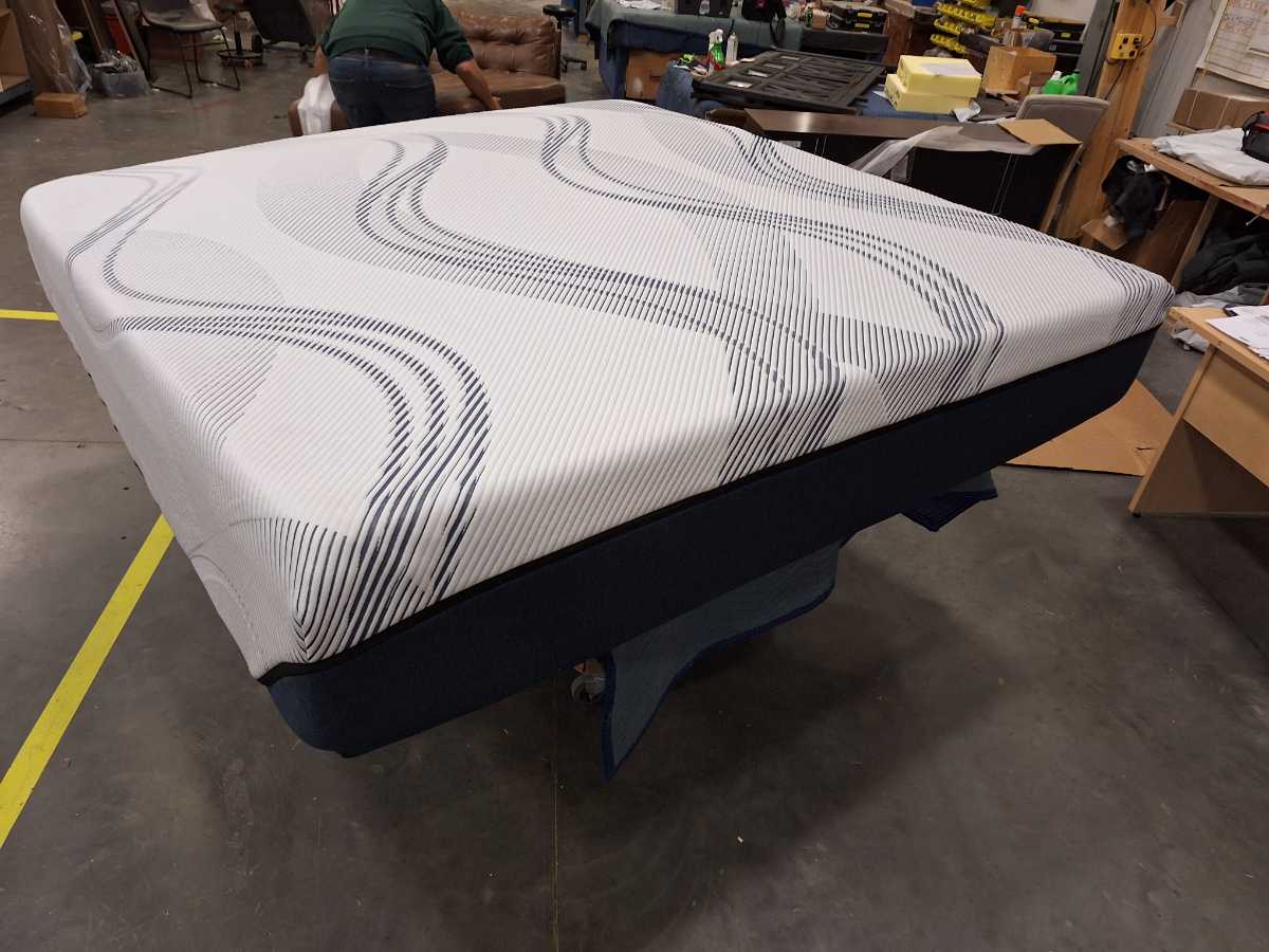 Tempur-Pedic ProSense Medium Hybrid 12 Inch Mattress - King - Gallery Image 2