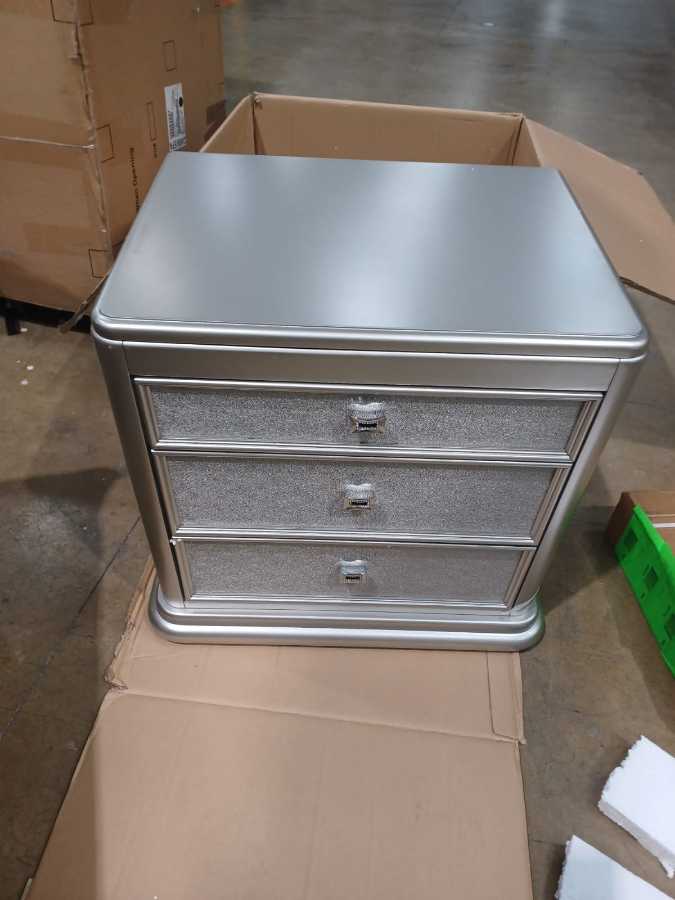 Coralayne Three Drawer Night Stand - Gallery Image 5