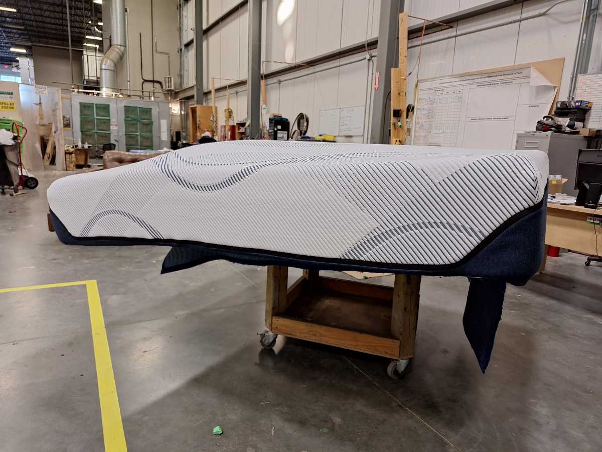 Tempur-Pedic ProSense Medium Hybrid 12 Inch Mattress - King - Gallery Image 5