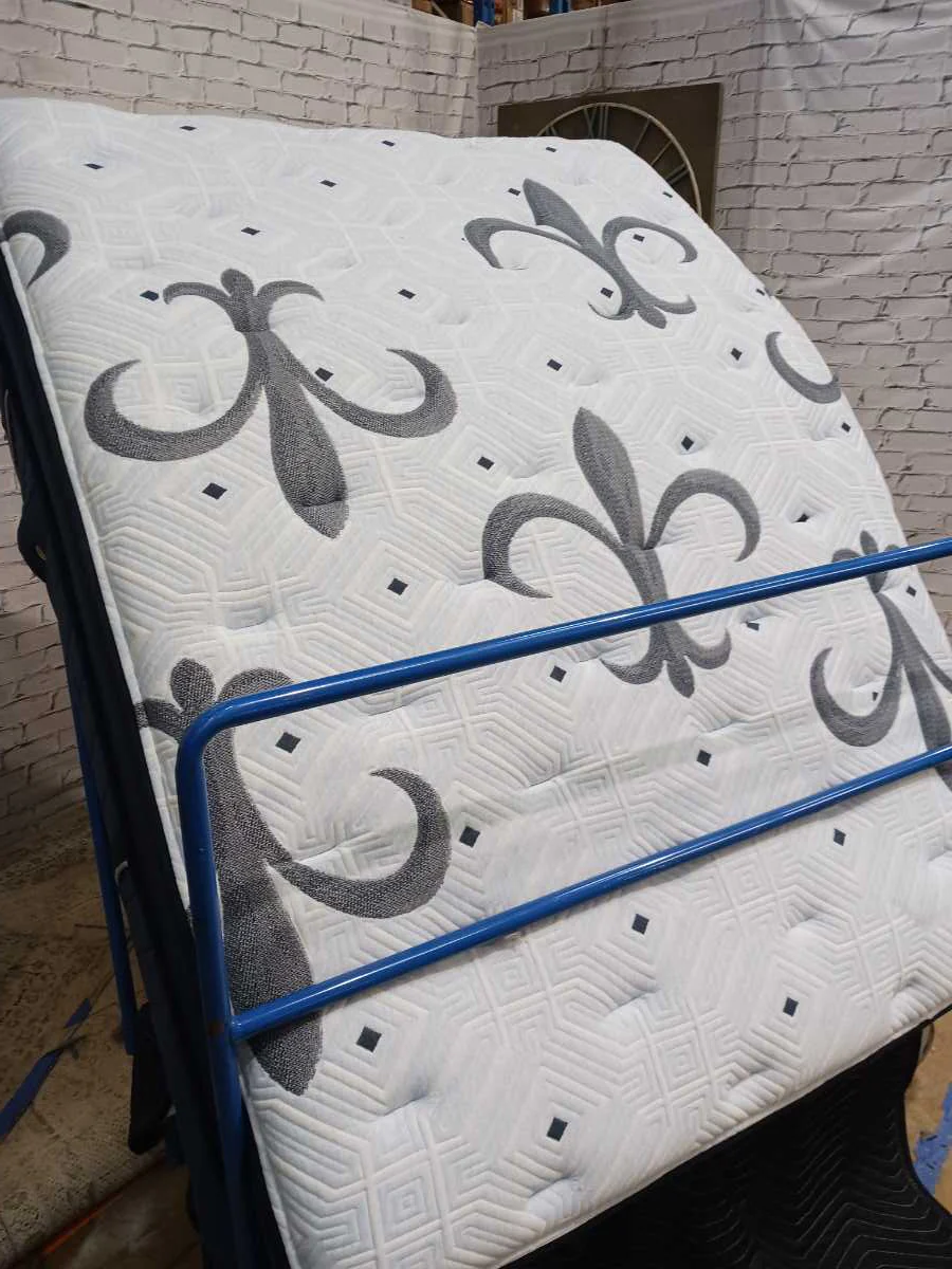 Stearns & Foster® Estate EuroTop Arya 16 inch Mattress - Queen/Plush - Gallery Image 3