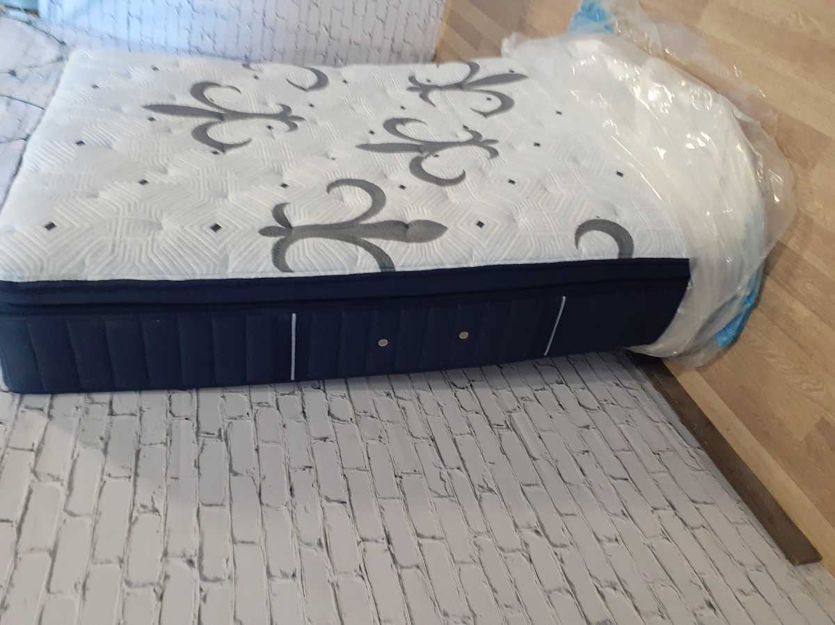 Stearns & Foster® Estate Pillow Top Lyanna 15 inch Mattress - Queen - Gallery Image 5